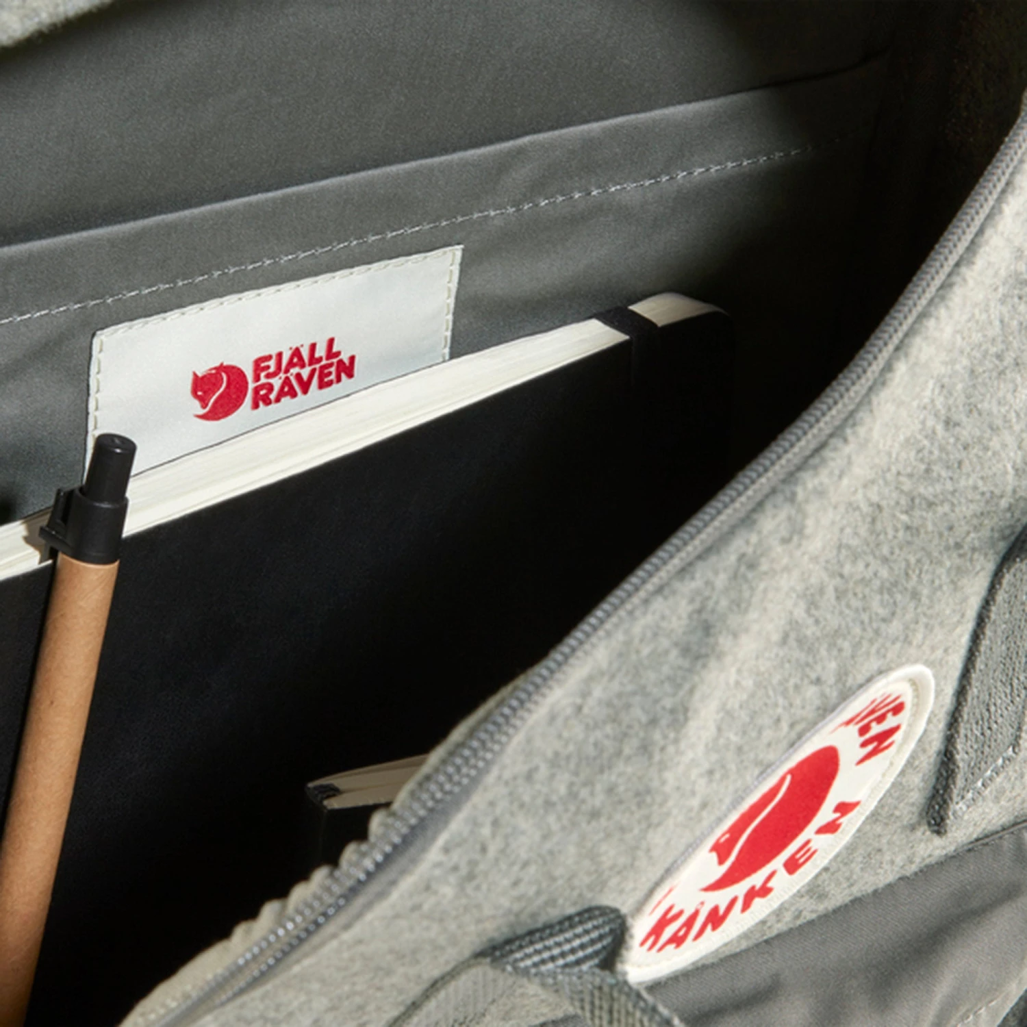 FJÄLLRÄVEN Kånken Recycled Wool 15 Inches Laptop Bag - Unisex|-|Sac De Ordinateur Portable En Laine Recyclée 15 Pouces Kånken - Unisexe 17 FJÄLLRÄVEN Kånken Recycled Wool 15 Inches Laptop Bag - Unisex|-|Sac De Ordinateur Portable En Laine Recyclée 15 Pouces Kånken - Unisexe - Image 15