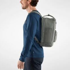 FJÄLLRÄVEN Kånken Recycled Wool 15 Inches Laptop Bag - Unisex|-|Sac De Ordinateur Portable En Laine Recyclée 15 Pouces Kånken - Unisexe 29 FJÄLLRÄVEN Kånken Recycled Wool 15 Inches Laptop Bag - Unisex|-|Sac De Ordinateur Portable En Laine Recyclée 15 Pouces Kånken - Unisexe -Fjällräven Shop FJR F23328 7E 7ESide3 20Granite 20Grey