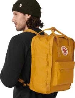 FJÄLLRÄVEN Kånken 17 In Laptop Backpack - Unisex|-|Sac à Dos Pour Ordinateur Portable 17 Pouces Kånken - Unisexe -Fjällräven Shop FJR F23525 7E 7EDetail2 20Ochre