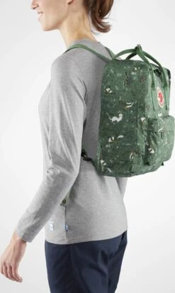 FJÄLLRÄVEN Kanken Art Backpack - 16L|-|Sac à Dos Kanken Art - 16L -Fjällräven Shop FJR F23610 7E 7Eside 20Green 20Fable