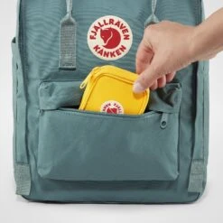 FJÄLLRÄVEN Kånken Card Wallet|-|Portefeuille Kånken -Fjällräven Shop FJR F23780 7E 7EBack 20Warm 20Yellow