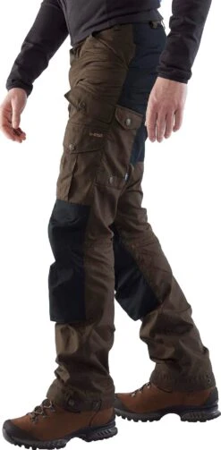 FJÄLLRÄVEN Vidda Pro Trousers - Long - Men's|-|Pantalon Vidda Pro - Long - Homme -Fjällräven Shop FJR F81760 7EDark 20Olive 7Esidemodel