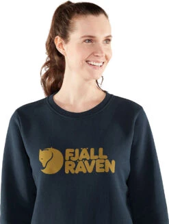 FJÄLLRÄVEN Fjallraven Logo Sweater - Women's|-|Chandail à Logo Fjallraven - Femme -Fjällräven Shop FJR F84143 7E 7EDetail 20Dark 20Navy