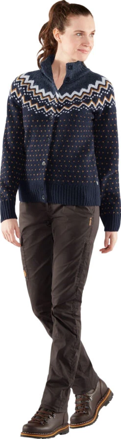 FJÄLLRÄVEN Ovik Knit Cardigan - Women's|-|Cardigan En Tricot Ovik - Femme -Fjällräven Shop FJR F84148 7E 7EStandard 20Outfit 20Dark 20Navy