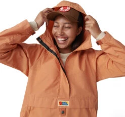FJÄLLRÄVEN Vardag Anorak - Women's|-|Anorak Vardag - Femme -Fjällräven Shop FJR F87009 ALT 7E 7EDetail 20Desert 20Brown dfb7ad46 c941 44f2 8ffa 82d2a8bc9b66
