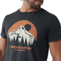 FJÄLLRÄVEN Nature T-shirt - Men's|-|T-shirt Nature - Homme -Fjällräven Shop FJR F87053 7E 7EDetail 20Dark 20Navy