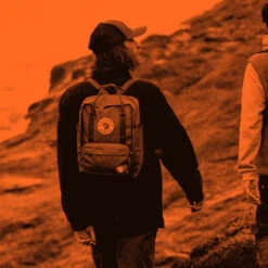 FJÄLLRÄVEN Kånken 15" Laptop Backpack - Sky Blue 11 FJÄLLRÄVEN Kånken 15" Laptop Backpack - Sky Blue -Fjällräven Shop Fjallraven AW22 Kanken15Laptop SkyBlue 05