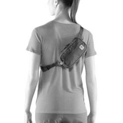 FJÄLLRÄVEN High Coast Hip Pack - Navy -Fjällräven Shop Fjallraven HighCoastHipPack RowanRed 04 2d10b085 d1ba 4ff1 9f5f 12bd1586491f