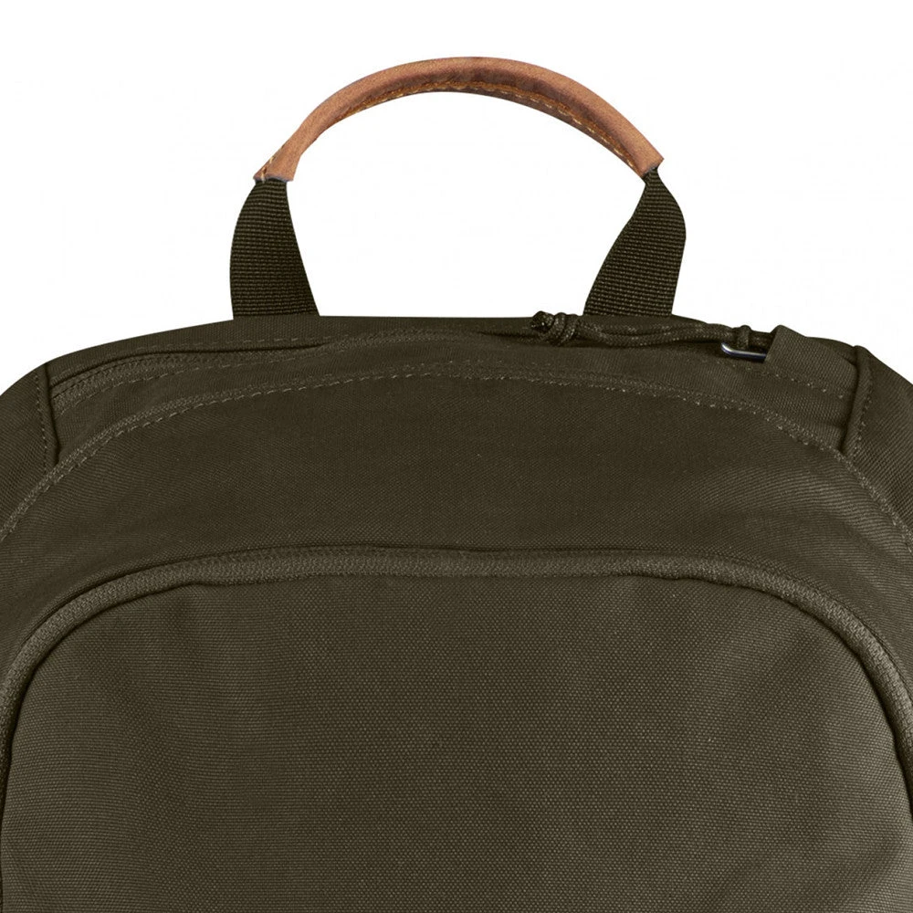 FJÄLLRÄVEN Räven 20L Backpack - Dark Olive 4 FJÄLLRÄVEN Räven 20L Backpack - Dark Olive - Image 2