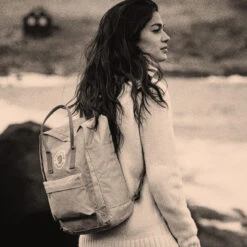 FJÄLLRÄVEN Kånken Classic Backpack - Royal Blue -Fjällräven Shop Fjallraven SS23 KankenClassic 03 deb4dd7c 67ab 4f80 ad7b 72074df9cc58