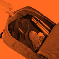 FJÄLLRÄVEN Kånken Classic Backpack - Arctic Green & Spicy Orange 10 FJÄLLRÄVEN Kånken Classic Backpack - Arctic Green & Spicy Orange -Fjällräven Shop Fjallraven SS23 KankenClassic GreenSpicedOrange 04