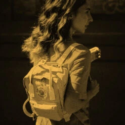 FJÄLLRÄVEN Kånken Mini Backpack - Royal Blue -Fjällräven Shop Fjallraven SS23 KankenMini ArcticGreen 03 2688d71c 2e82 426a 88e5 e6bf8d136e90