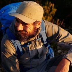 FJÄLLRÄVEN Fjällräven Abisko Hike Lite Cap - Dune Beige 11 FJÄLLRÄVEN Fjällräven Abisko Hike Lite Cap - Dune Beige -Fjällräven Shop fjaellraeven abisko hike lite cap dune beige 7 1419168