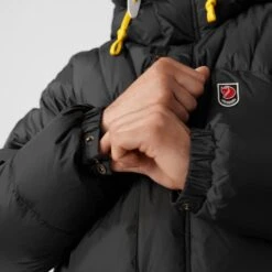 FJÄLLRÄVEN Fjällräven Expedition Down Jacket - Black -Fjällräven Shop fjaellraeven expedition down jacket deep forest 11 1252024 1