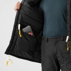 FJÄLLRÄVEN Fjällräven Expedition Down Jacket - Black -Fjällräven Shop fjaellraeven expedition down jacket deep forest 13 1252022 1