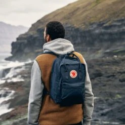 FJÄLLRÄVEN Fjällräven Kånken 15" Laptop Backpack - Frost Green -Fjällräven Shop fjaellraeven kanken 17 laptop rucksack 9 1328519 2