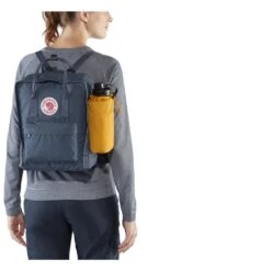 FJÄLLRÄVEN Fjällräven Kånken Bottle Pocket - Navy -Fjällräven Shop fjaellraeven kanken bottle pocket navy 3 935074 1548245 1