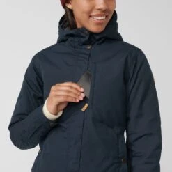 FJÄLLRÄVEN Fjällräven Kiruna Padded Parka Women - Green -Fjällräven Shop fjaellraeven kiruna padded parka women mesa purple 11 1026391
