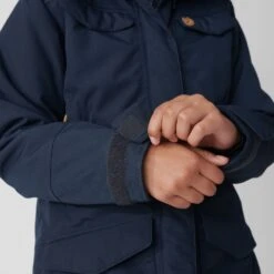 FJÄLLRÄVEN Fjällräven Nuuk Parka Women - Buckwheat Brown -Fjällräven Shop fjaellraeven nuuk polar parka women dark navy 2 1254278