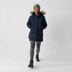 FJÄLLRÄVEN Fjällräven Nuuk Parka Women - Buckwheat Brown -Fjällräven Shop fjaellraeven nuuk polar parka women dark navy 7 1254277