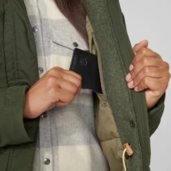 FJÄLLRÄVEN Fjällräven Singi Wool Padded Parka Women - Deep Forest -Fjällräven Shop fjaellraeven singi wool padded parka women deep forest 11 1028053